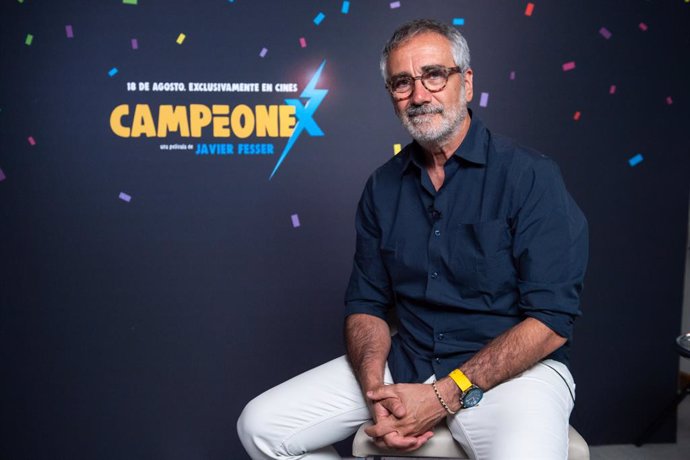 El director de cine Javier Fesser ofrece una rueda de prensa por el estreno de la secuela de 'Campeonex', en el Hotel Hyatt Regency Hesperia, a 25 de julio de 2023, en Madrid (España). El 18 de agosto se estrena en salas de cines la película Campeonex