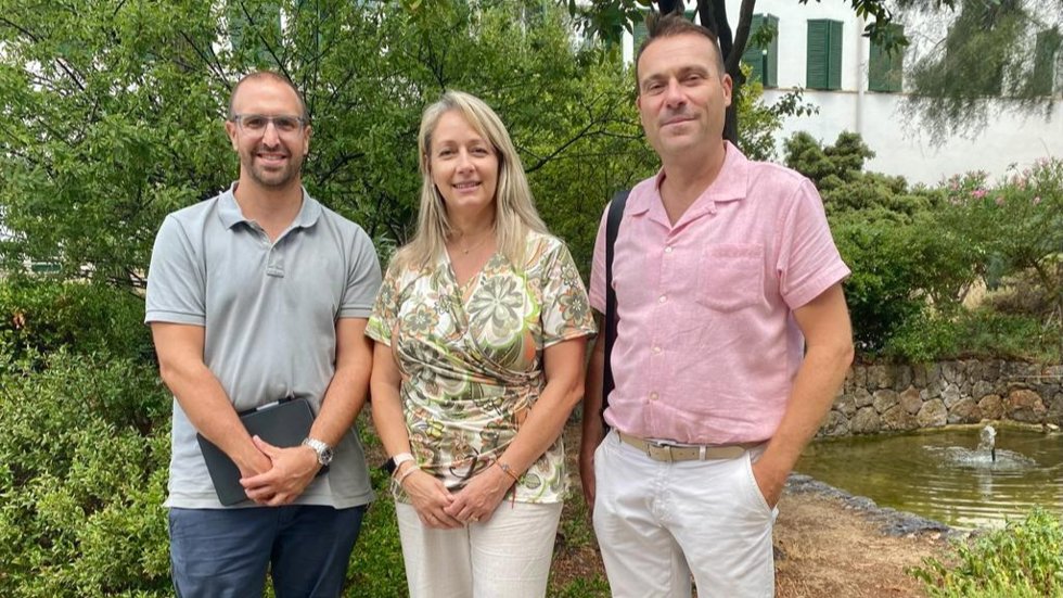 La consellera insular de Promoción Económica y Desarrollo Local, Pilar Amate, y el representante de la empresa organizadora de Horeca Baleares, José Luis Córcoles.