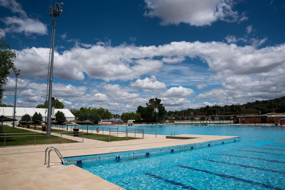Archivo - Piscina municipal de Puerta de Hierro 