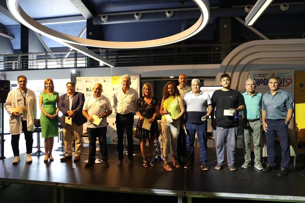 Familiares y víctimas de personas que han tenido algún incidente en el medio acuático en un acto de 'Canarias, 1500 Km de Costa' con motivo del Día Mundial para la Prevención de Ahogamientos