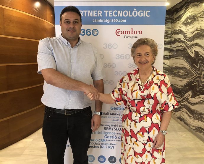 La presidenta de la Cambra de Tarragona, Laura Roigé, al costat del CEO de Rubicon Software, Pablo Sapoznik