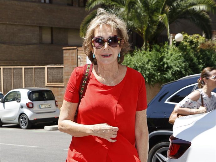 Ana Rosa Quintana llega a un restaurante, a 25 de julio de 2023, en Madrid (Espa?a).