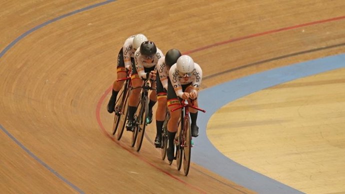 Integrantes de la selección española de ciclismo en pista, durante una competición.