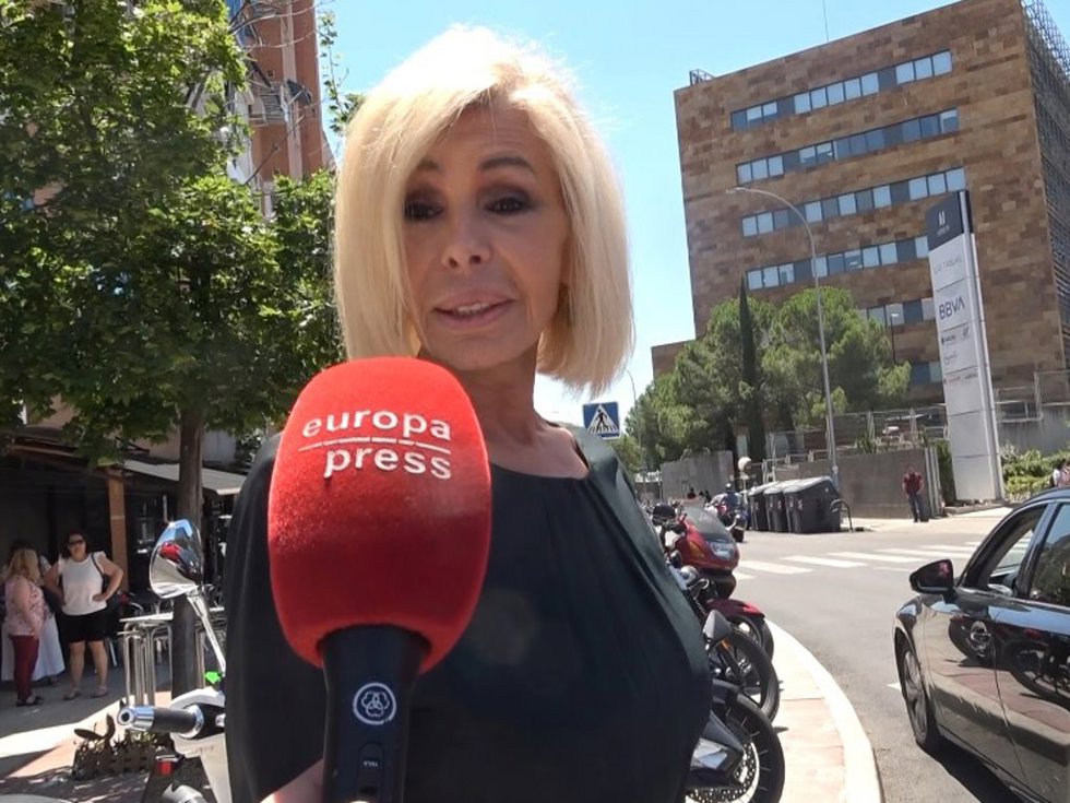 BIBIANA FERNÁNDEZ ACOMPAÑA A ANA ROSA QUINTANA EN SU ÚLTIMO PROGRAMA EN LAS MAÑANAS DE TELECINCO
