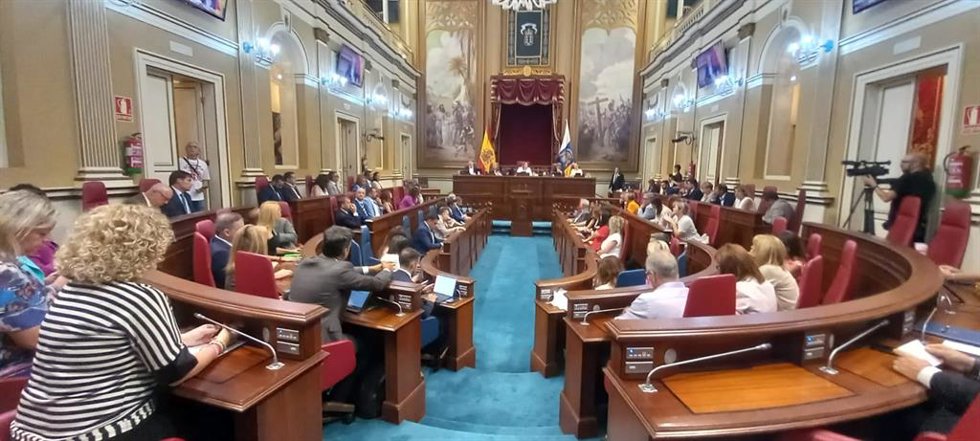 Pleno del Parlamento de Canarias