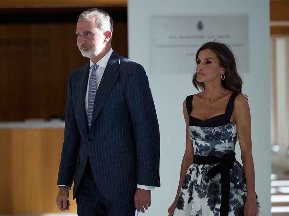 El Rey Felipe VI de España y la Reina Letizia de España, a su llegada a la inauguración de la Galería de las Colecciones Reales, en el Palacio Real