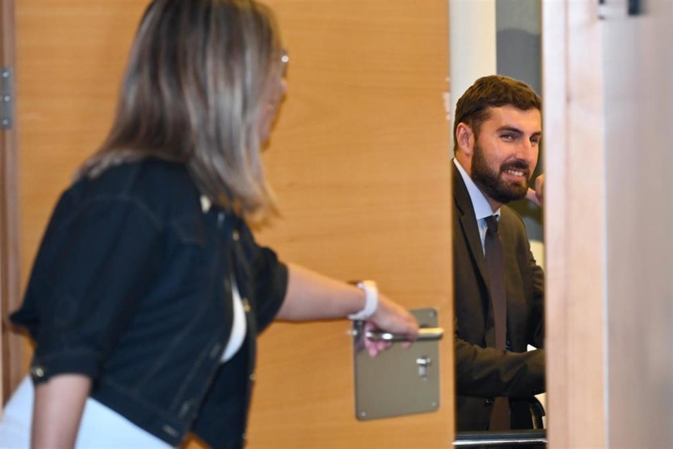 Arrancan las negociaciones entre PP y Vox para la investidura de López Miras