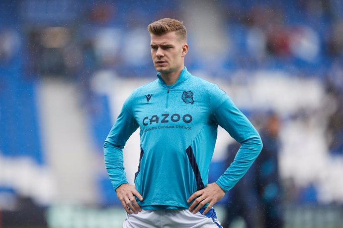 Archivo - Alexander Sorloth of Real Sociedad warms up during the La Liga Santander match between Real Sociedad and Girona FC at Reale Arena on May 13, 2023, in San Sebastian, Spain.