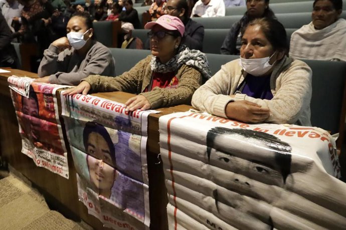 María Jesús Tlatempa, madre de José Eduardo Bartolo, uno de los 43 jóvenes estudiantes de la Escuela Normal de Ayotzinapa desaparecidos en Iguala en 2014, durante el VI Informe del Grupo Interdisciplinario de Expertos Independientes (GIEI)