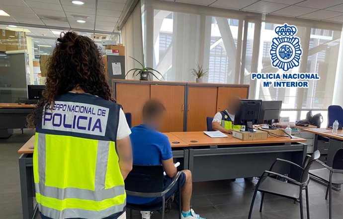 Nota De Prensa: "La Policía Nacional Ha Detenido Al Cabecilla De Una Red De Inmigración Ilegal Dedicada A Organizar Viajes En Los Denominados Taxi Pateras Desde Costas Argelinas"