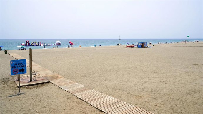 Estepona cuenta con una 'Playa sin Humo' para promover hábitos de vida saludables