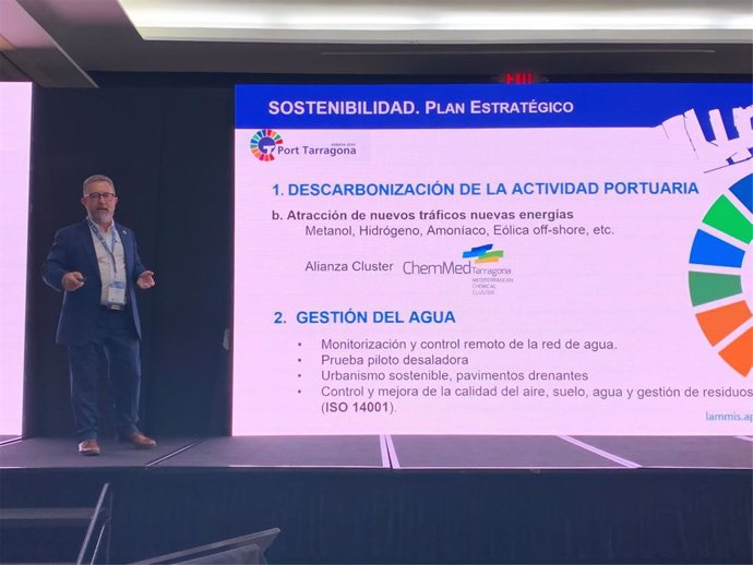 El presidente del Port de Tarragona, Saül Garrete, presenta el plan de descarbonización del enclave portuario en unas jornadas técnicas en Panamá