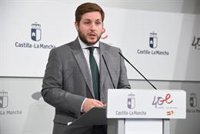 C-LM pregunta a De los Monteros tras su teoría de socialistas "buenos" si "se puede ser buena persona" atacando derechos