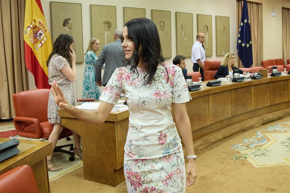 La portavoz de Ciudadanos en el Congreso, Inés Arrimadas, se despide del Congreso.