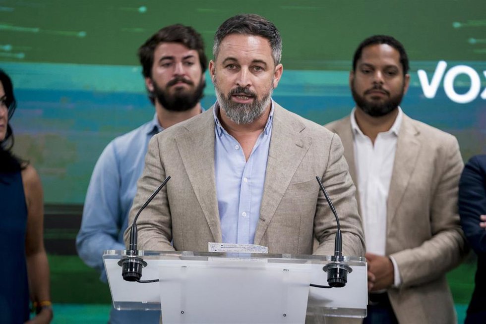 El candidato de Vox a la Presidencia del Gobierno de España, Santiago Abascal, durante el seguimiento de la jornada electoral de los comicios generales en la sede de Vox