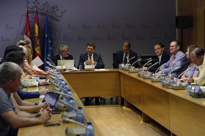 González Gago preside la reunión del Consejo de Cooperación Local