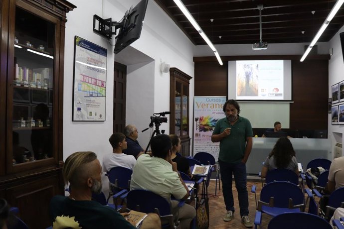 Arqueólogo municipal de Carmona, Juan Manuel Román