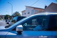 Pedro Campos sale de su vivienda familiar en Sanxenxo dirección Vigo, adonde se prevé que llegue Juan Carlos I