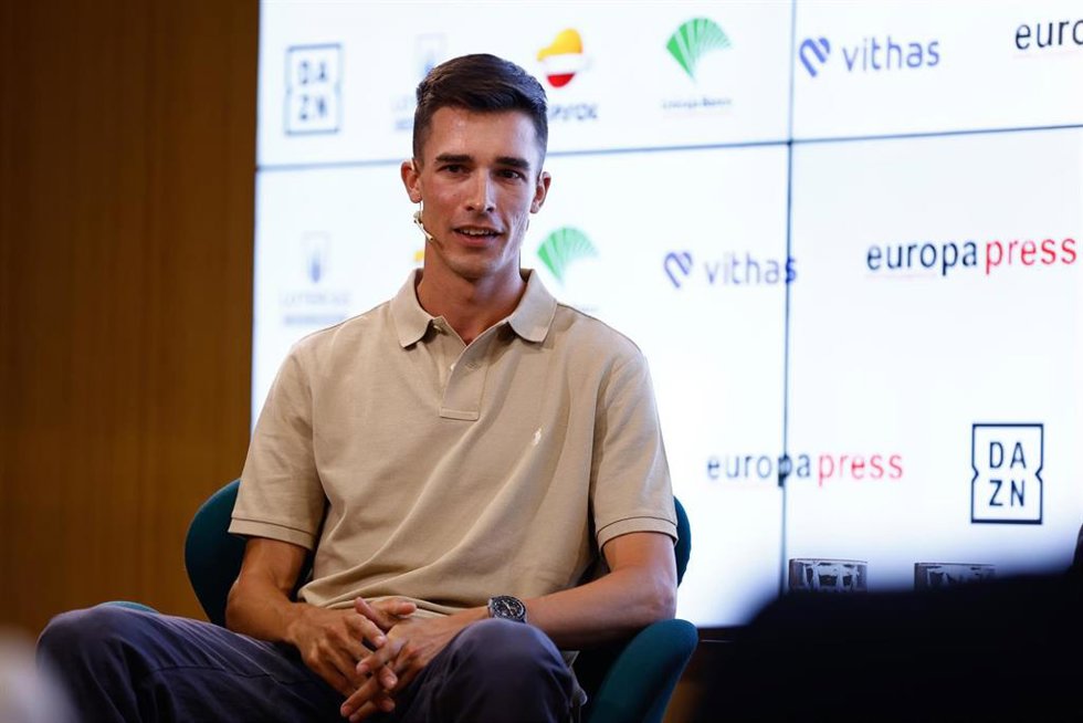El atleta español Mario García Romo durante los Desayunos Deportivos de Europa Press