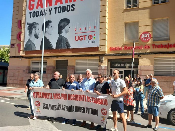 Minuto de silencio por el trabajador fallecido ayer en accidente laboral en Logroño