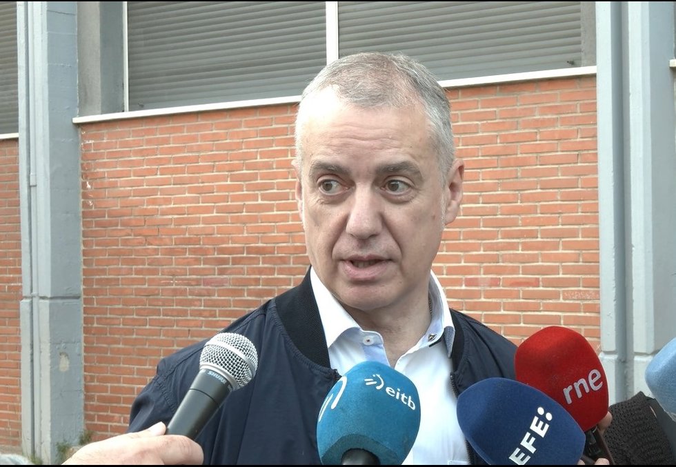El lehendakari, Iñigo Urkullu, tras votar en Durango.