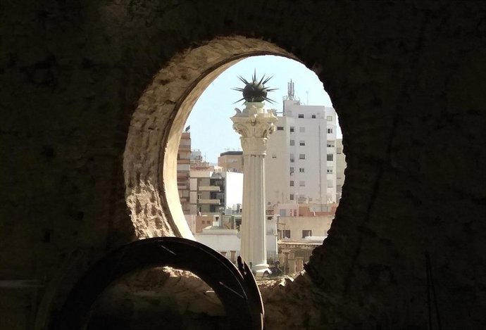 Archivo - Monumento a Los Coloraos, conocido como 'El Pingurucho'