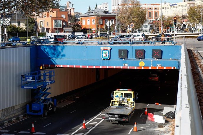Archivo - Desmontaje del puente de Joaquín Costa-Francisco Silvela
