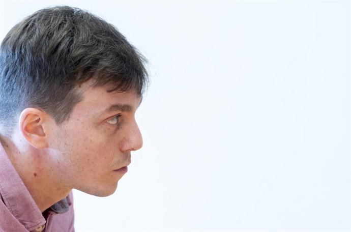 Archivo - El portavoz adjunto de Más Madrid en el Ayuntnamiento, Eduardo Rubiño, durante una entrevista para Europa Press 