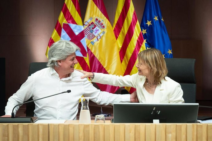 Dionis Guiteras (ERC) y Llusa Moret (PSC), en el pleno de aprobación del cartapació de la Diputación de Barcelona.