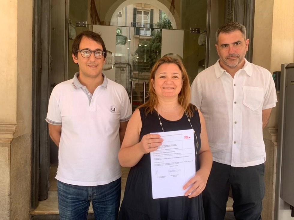Archivo - (De Izquierda A Derecha) Los Diputados Del Grupo Parlamentario Socialista, Iago Negueruela, Mercedes Garrido Y Quim Torres