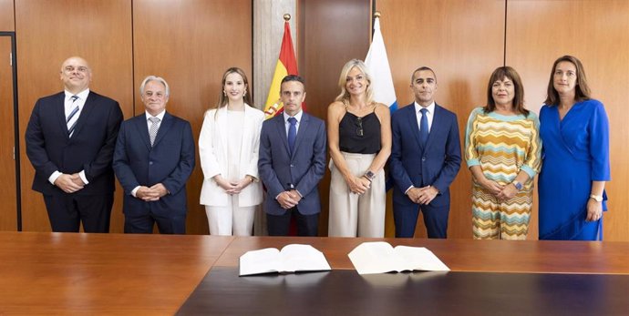 La consejera de Sanidad del Gobierno de Canarias, Esther Monzón, presidió hoy miércoles el acto de toma de posesión de nuevos altos cargos de su departamento