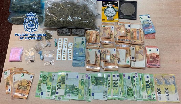 La Policía Nacional detiene a dos personas por suministrar droga en patinete eléctrico por el barrio de San Marcelino