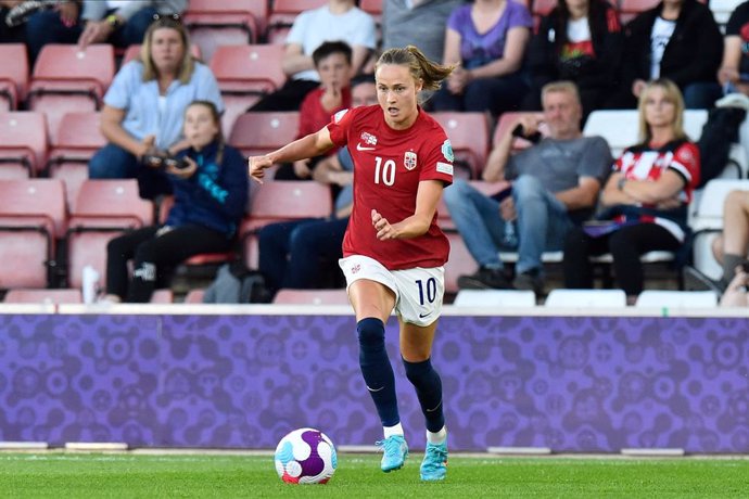 Archivo - Caroline Graham Hansen (10) of Norway during the UEFA Women's Euro 2022, Group A football match between Norway and Northern Ireland on July 7, 2022 at the St Mary's Stadium in Southampton, England - Photo Graham Hunt / ProSportsImages / DPPI
