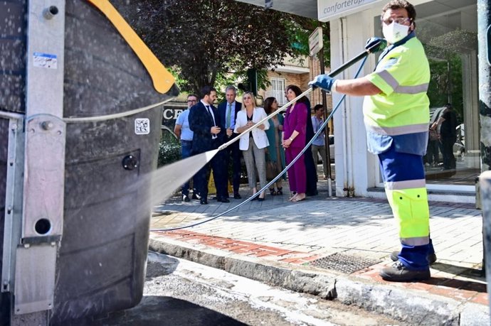 Limpieza de contenedores.