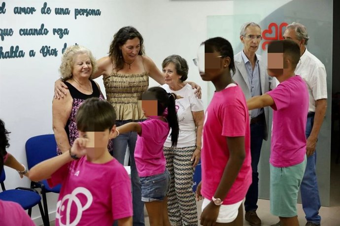 La consejera de Inclusión Social, Juventud, Familias e Igualdad, Loles López, en la escuela de verano de Utrera