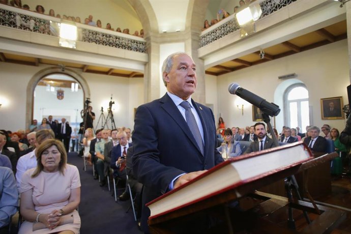 El nuevo presidente de la Diputación Provincial de Lugo, José Tomé, jura el cargo durante el pleno de constitución de la Diputación Provincial de Lugo, a 30 de junio de 2023, en Lugo, Galicia (España). La nueva corporación provincial de Lugo ha sido con