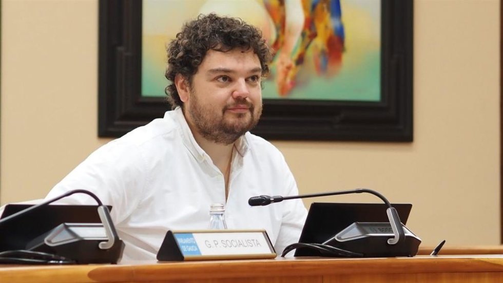 El portavoz de sanidad del Grupo Socialista, Julio Torrado, en una intervención parlamentaria
