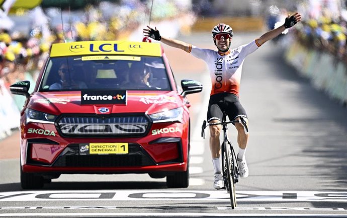 Ion Izagirre (Cofidis) celebrando su victoria en la etapa 12 del Tour de Francia 2023.