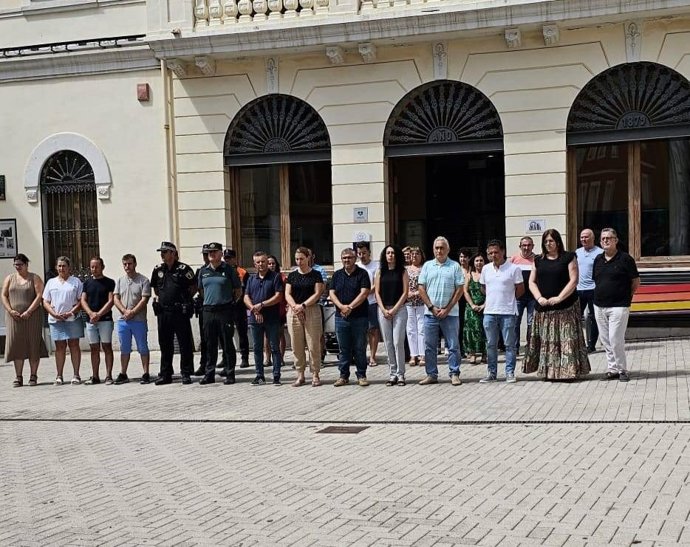 Minuto de silencio en Tavernes de la Valldigna
