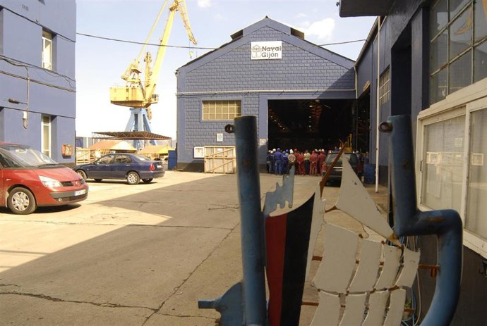Archivo - Astilleros en Gijón (Asturias)