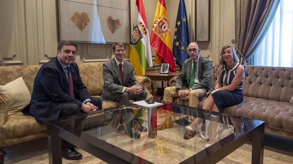 Gonzalo Capellán recibe al rector de la UR y acuerdan crear una comisión mixta entre administraciones