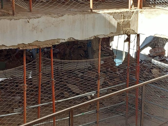 Restos de un derrumbamiento en las obras del edificio anexo al colegio de Adoratrices