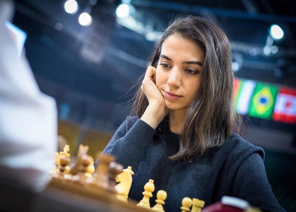 Archivo - La joven ajedrecista iraní Sara Khadem, invitada especial del XVI Torneo Internacional de Ajedrez de Alcubierre.