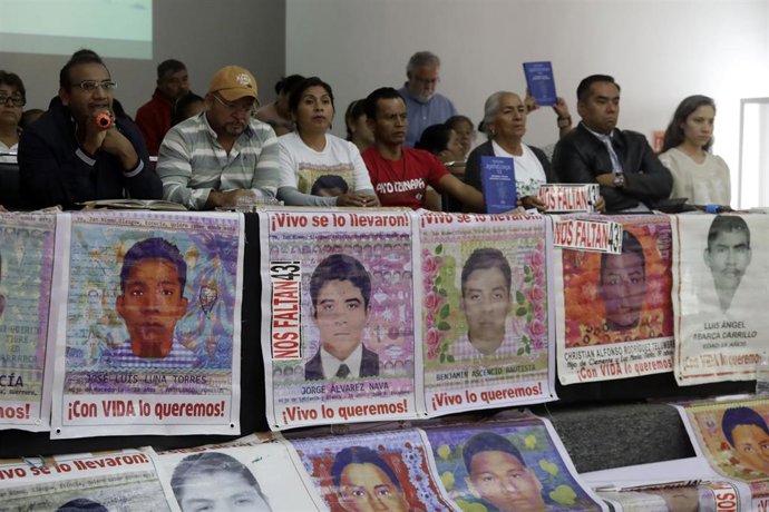 Vidulfo Rosales, abogado de los padres de los 43 estudiantes de Ayotzinapa desaparecidos exigen al Gobierno de México no obstruir la investigación, en conferencia de prensa en el Centro Agustín Pro de Derechos Humanos