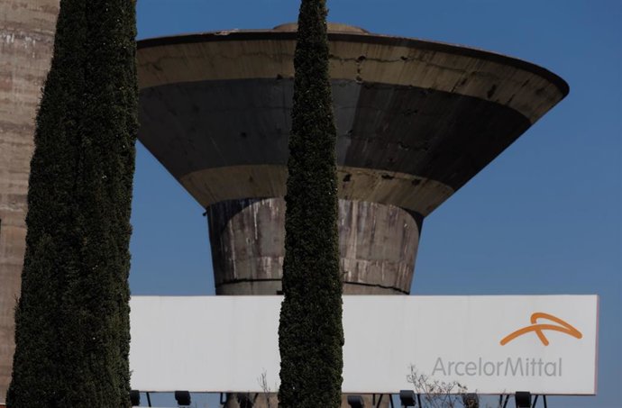 Archivo - Entrada de la sede de ArcelorMittal, a 2 de marzo de 2023, en Getafe, Madrid (España). ArcelorMittal es el principal productor siderúrgico y minero integrado a escala mundial, con una plantilla de casi 200.000 empleados, presente en más de 60 