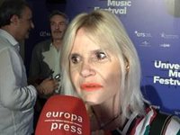 Eugenia Martínez de Irujo se entera por la prensa de la cogida de Cayetano Rivera y se queda en shock