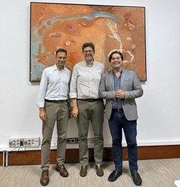El director general de Cultura, Pedro Vidal; el conseller de Turismo, Cultura y Deportes, Jaume Bauz, y el director de la OSIB, Pablo Mielgo.