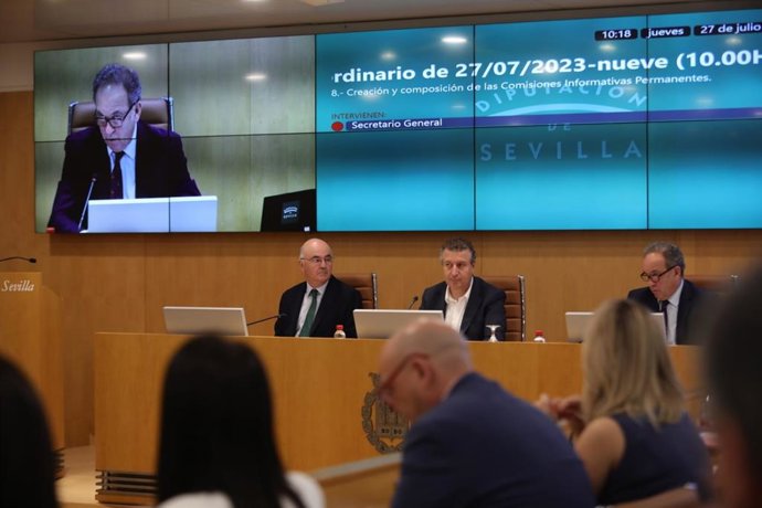Pleno de organización de la Diputación de Sevilla ya bajo la presidencia de Javier Fernández tras las elecciones municipales del pasado 28 de mayo.