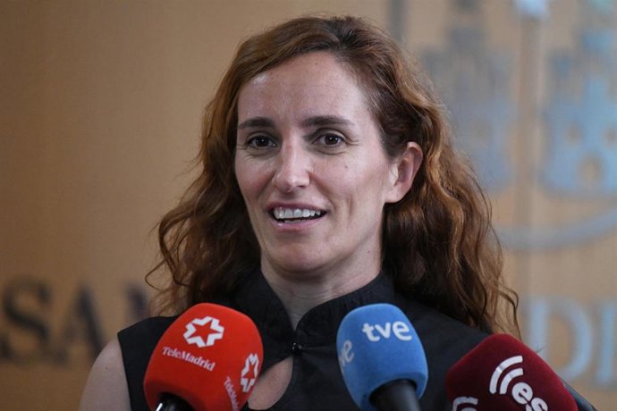 La portavoz de Más Madrid en la Asamblea de Madrid, Mónica García, ofrece declaraciones a los medios a su llegada a la junta de portavoces de la Asamblea de Madrid, en Madrid (España).