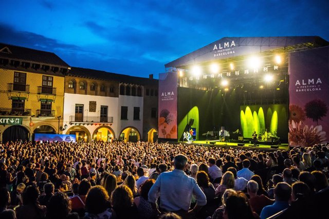 Un dels concerts de l'Alma Festival al Poble Espanyol de Barcelona
